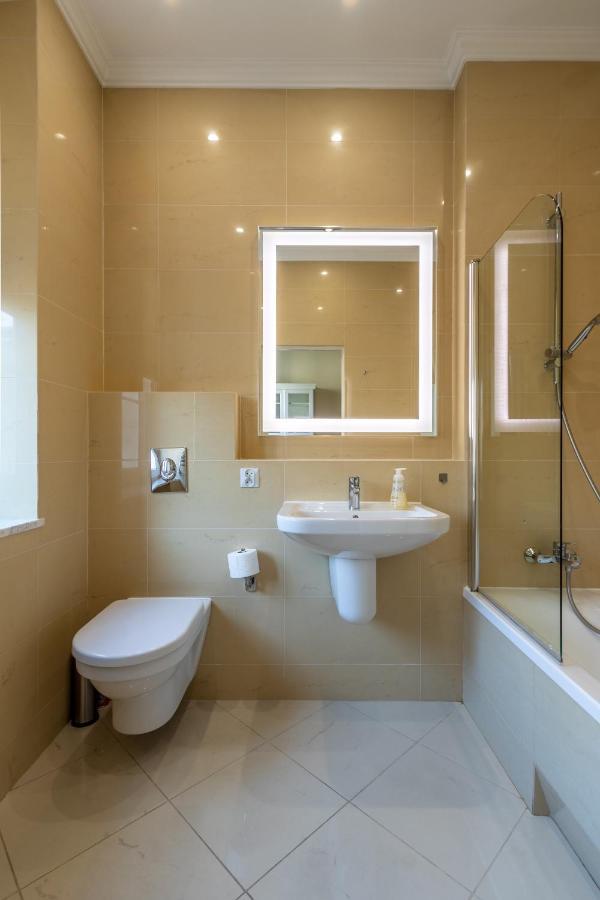 Apartament Luster I Obrazow Warsawa Bagian luar foto
