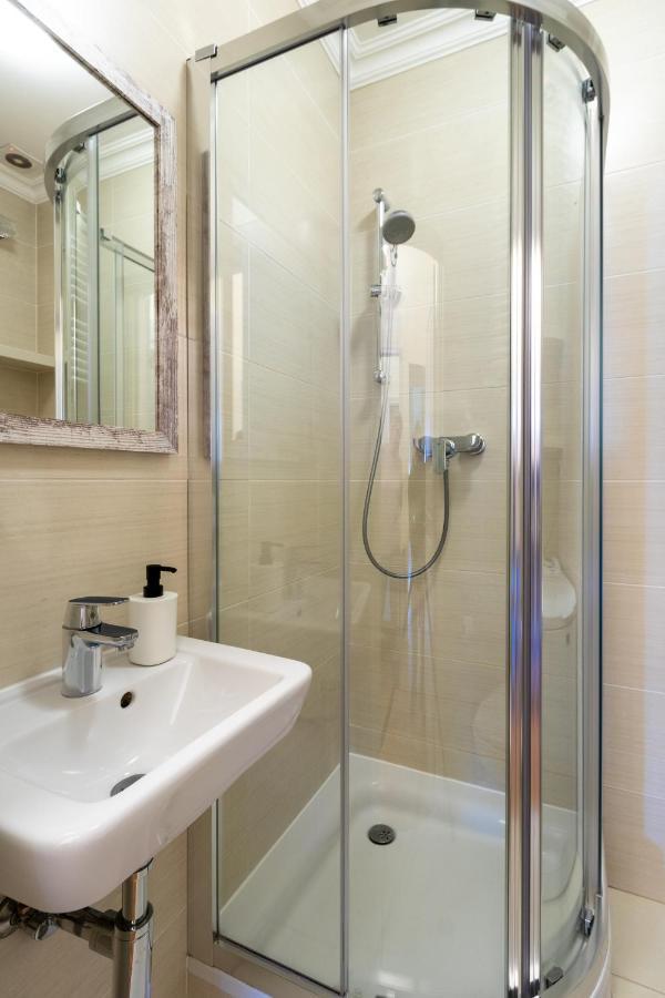 Apartament Luster I Obrazow Warsawa Bagian luar foto